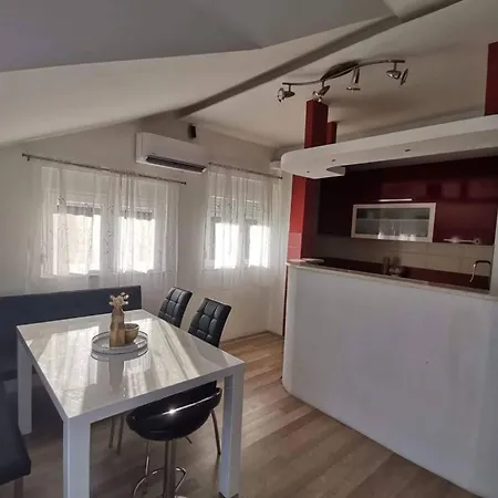Two Bedroom With Terrace And Sea View Apartman