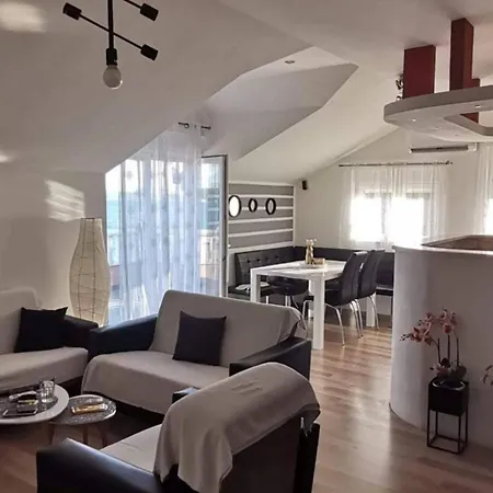 Apartman Two Bedroom With Terrace And Sea View